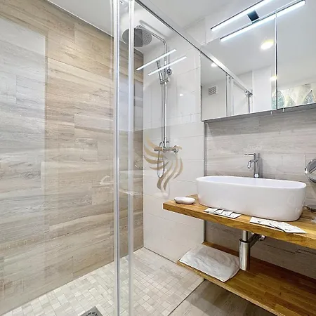 Serenity Getaway-4 People-wifi-terrace-garage